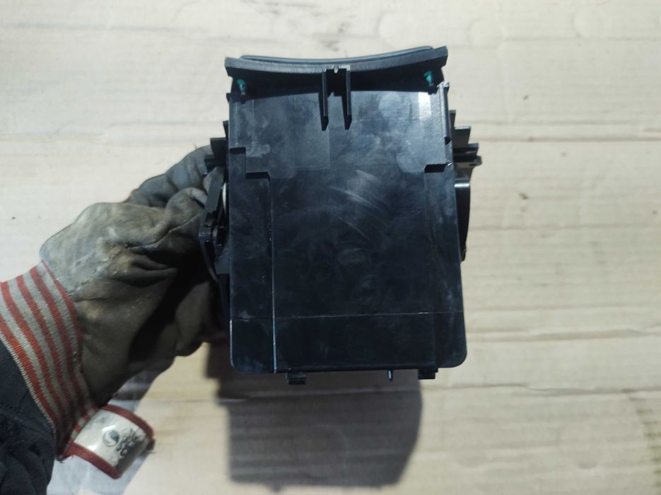 Поставка за Чаша Къп Холдър Mercedes E class W211 4Matic Tmodel 2008