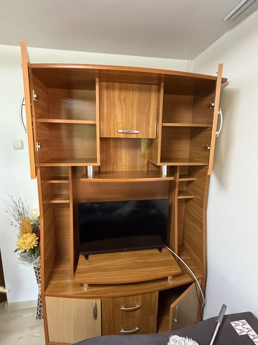 Vitrina pentru living