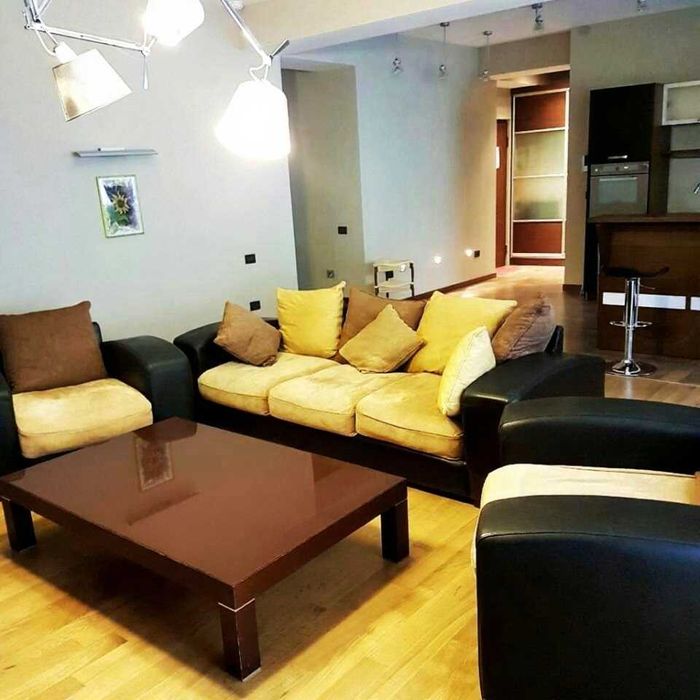 Просторен тристаен апартамент до Селена