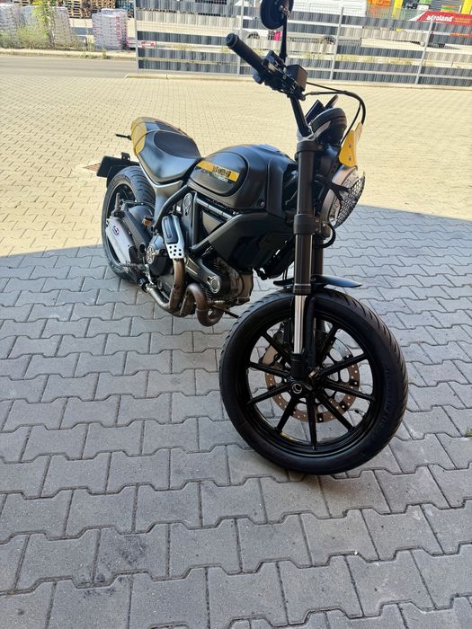 Ducati Scrambler 800  Full Throttle