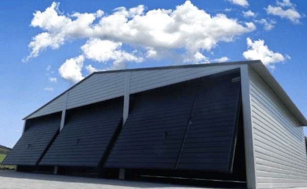 Vand garaj auto pe structura metalica ânvelit cu panouri sendviș