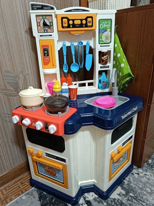 Развивающая игрушка кухня