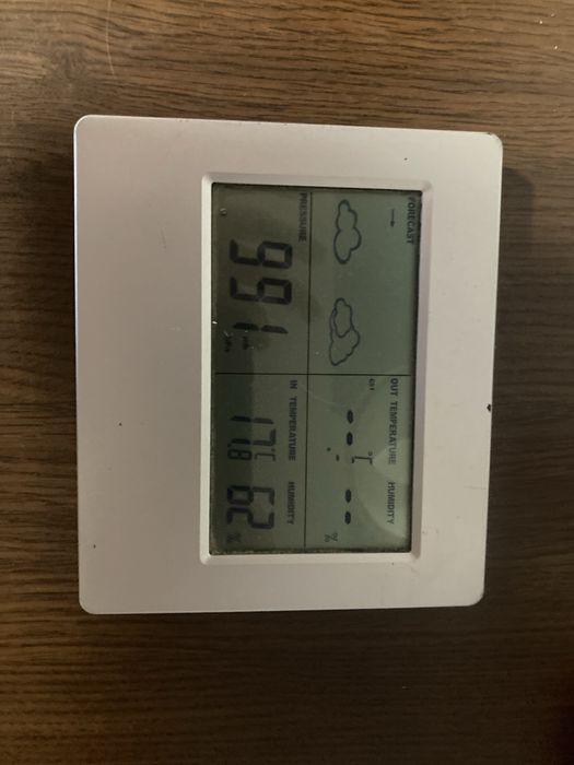 Statie meteo cu ceas