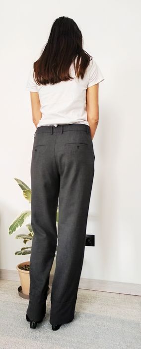 Pantaloni cu pense Zara