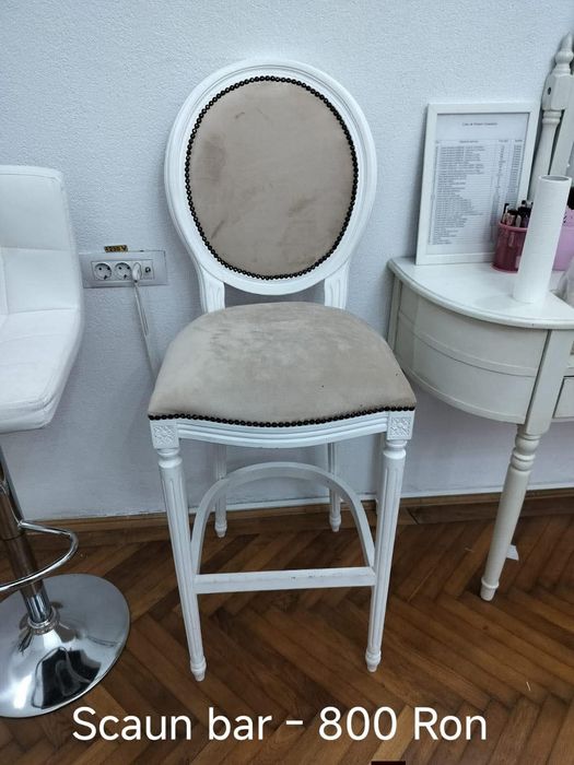 Vând scaune, mese  și birou recepție