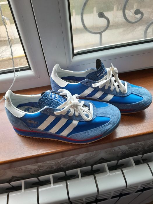 Адидас кросовки.