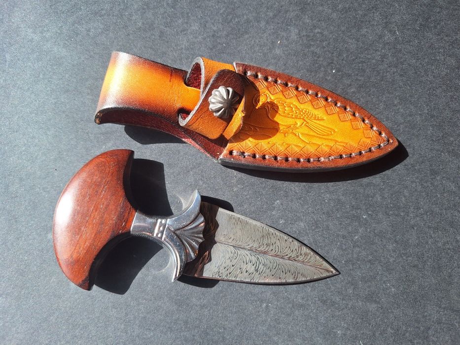 Тактически нож-шип от дамаска стомана и кожена кания