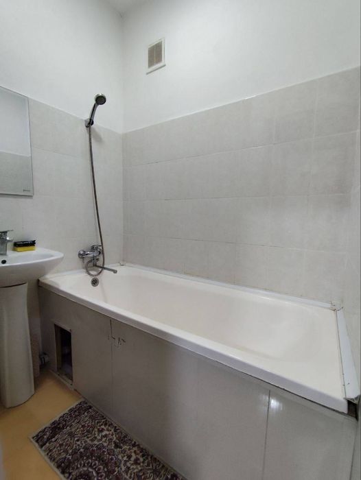 Сдается 3x комнатная квартира 
С обстановкой 
В горде Алмалыке