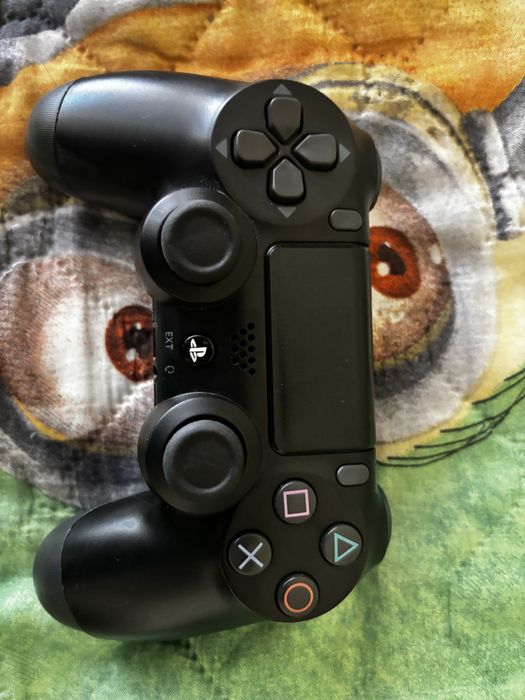 Ps 4 pro 1TB с 2 акаунта