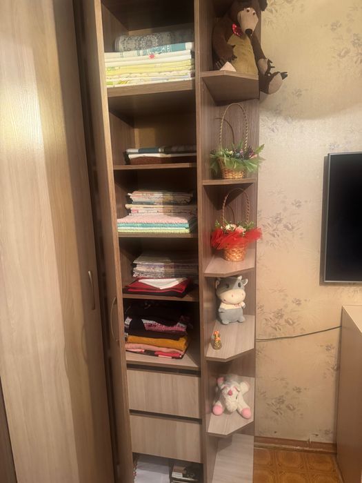 Продам угловой шкаф