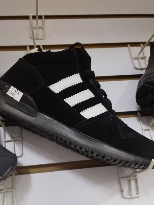 Продам мужские кроссовки