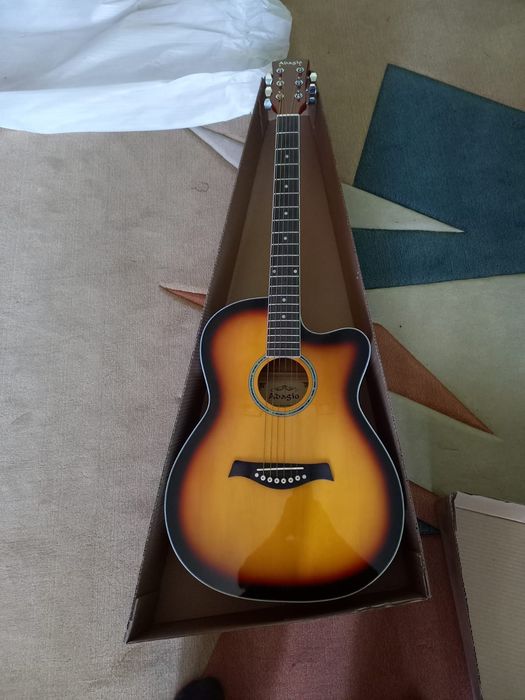 Продам гитару. Не использовалась