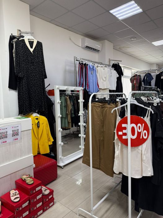 Продаеться  бутик женской одежды