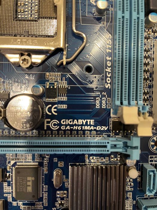 Дънна платка Gigabyte GA-H61MA-D2V