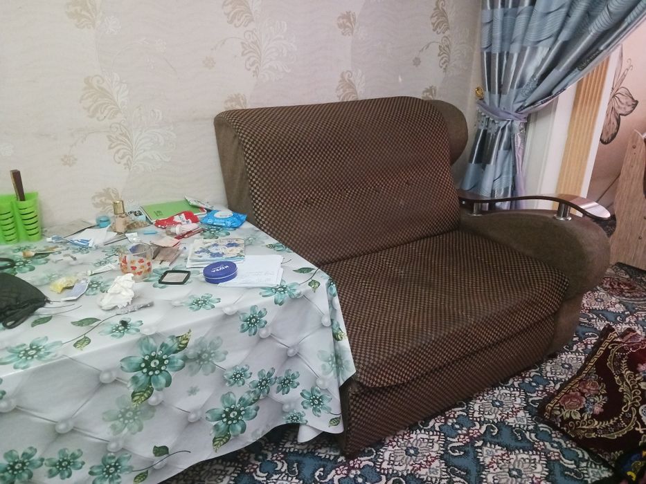 Продаём мебель кухонный угалок угалок для зала