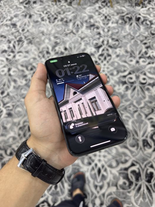 Iphone 16e.