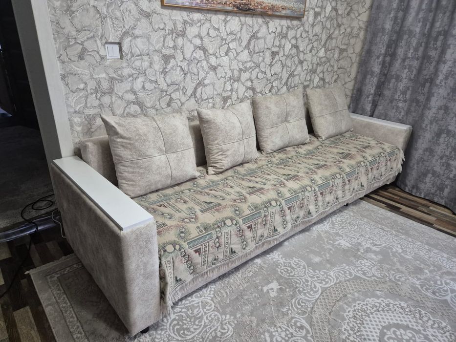 Продам диван бежевого цвета
