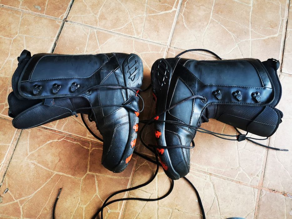 Vând bocanci boots pt zăpadă Atomic stare buna
