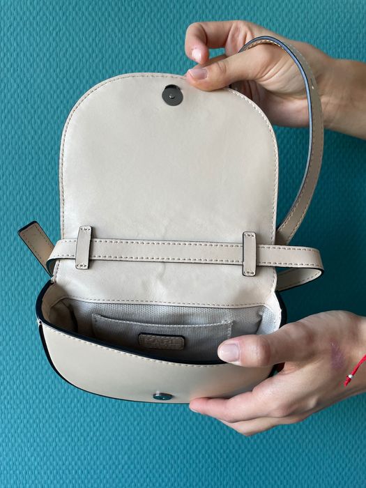 Оригинална бежова чанта на Karl Lagerfeld