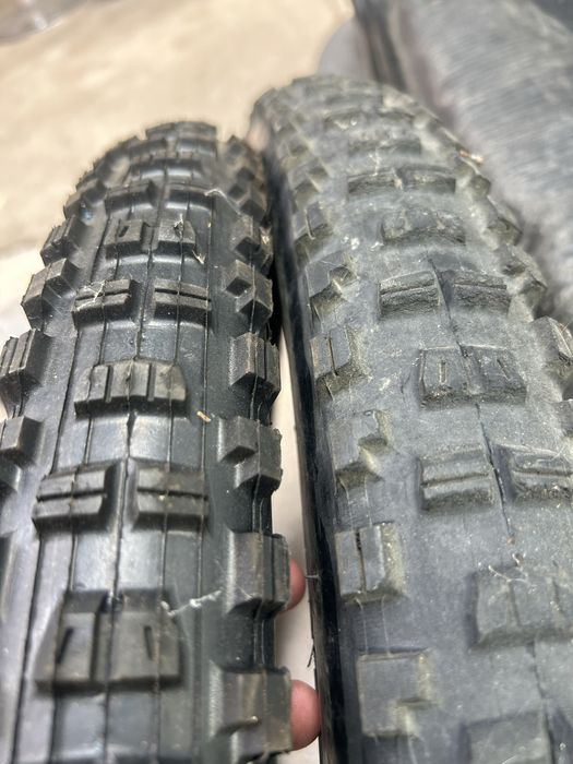 Продават се две гуми
