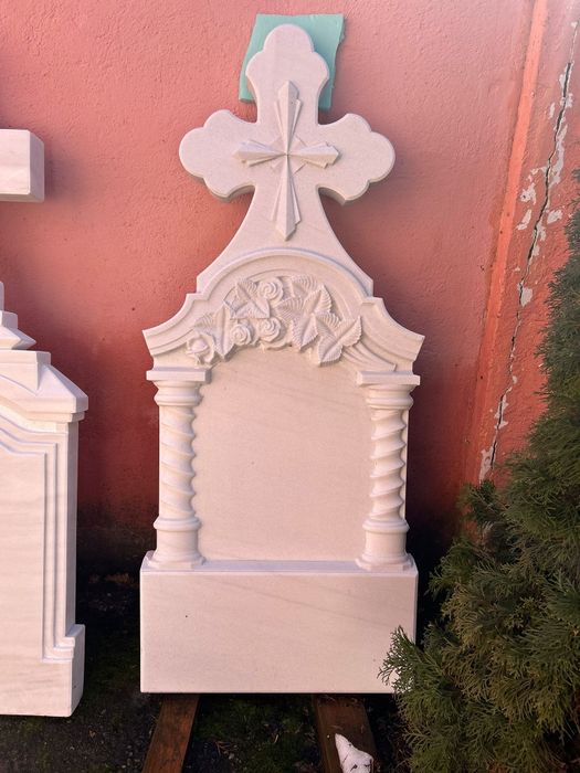 Vând cruci marmura , granit , mozaic