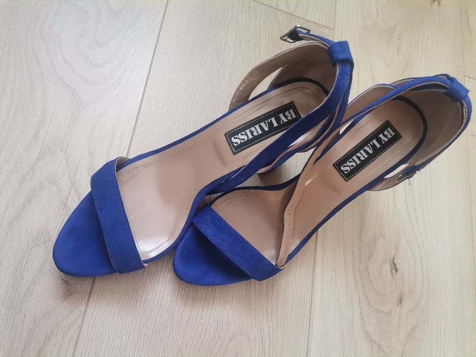 Sandale din piele întoarsă