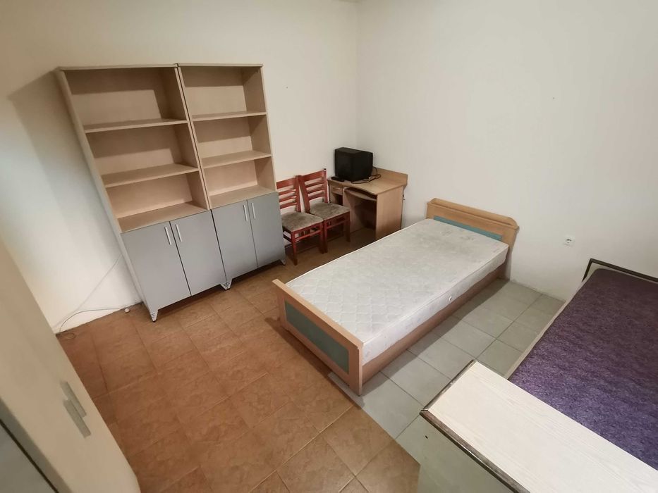 Дава се под наем Едностаен апартамент в Бургас, Зорница - 34 кв.м за 204 € - Снимка #1