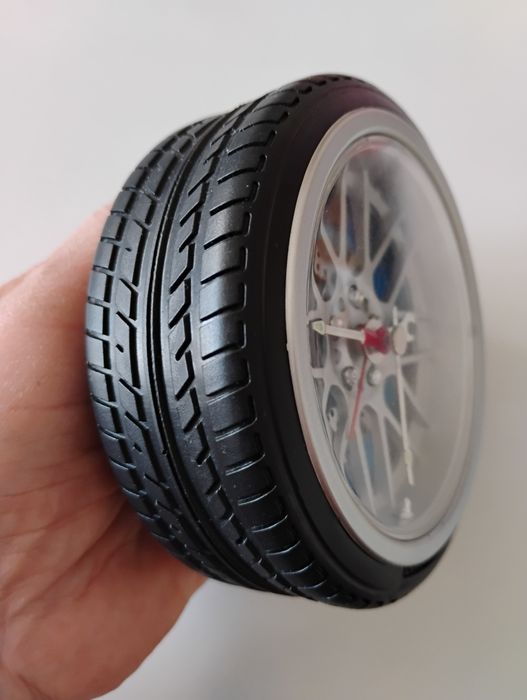 Часовник-будилник, настолен