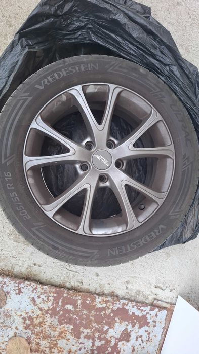 Летни гуми 205/55/16 с джанти за Volvo V50 и др. 4бр