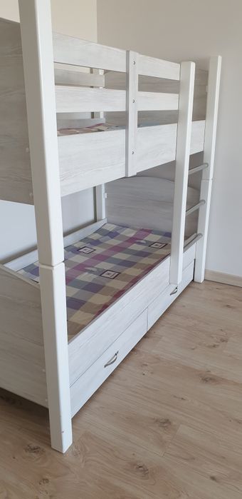 Двухэтажный кровать