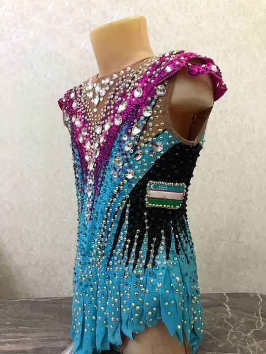 Купальник для художественной гимнастики на прокат на 9-10лет