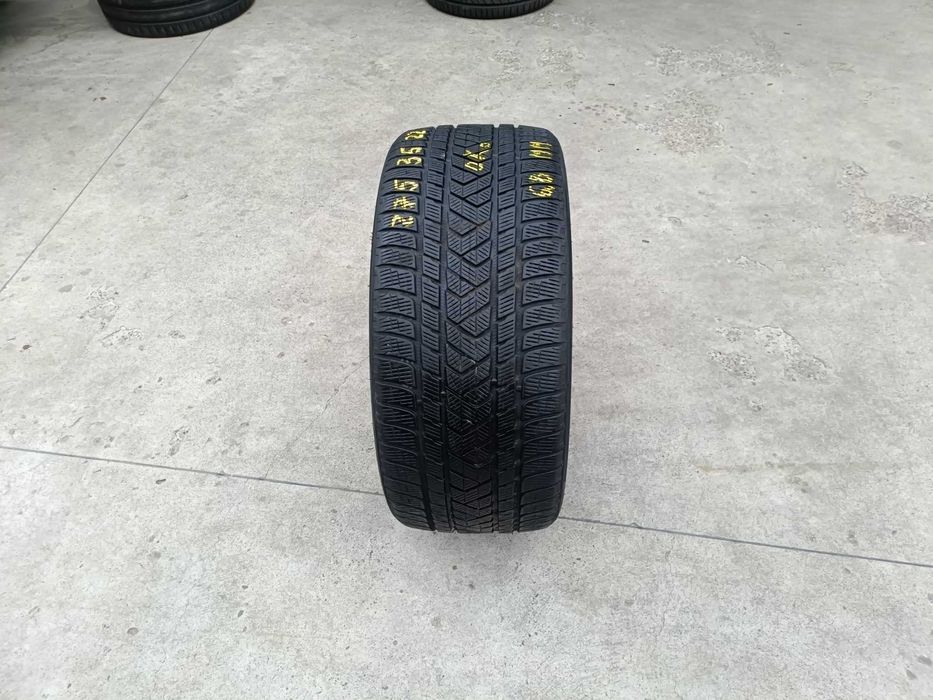 O anvelopa iarna 275 35 22 pirelli scorpion winter profil de 6,8 mm