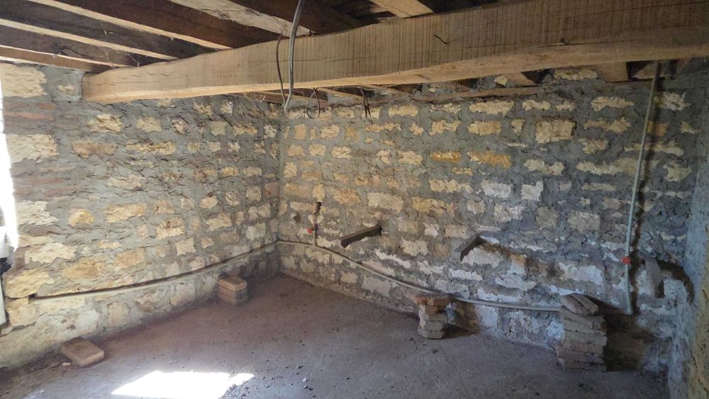 СОБСТВЕНИК продава реновирана къща на 60 км от Варна в село Червенци