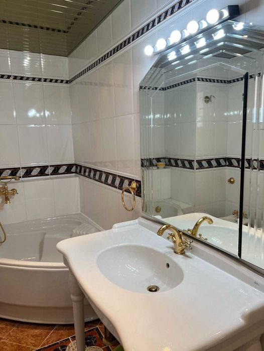 Продава се Тристаен апартамент в Пловдив, Кършияка - 220 кв.м за 1039 €/кв.м - Снимка #1