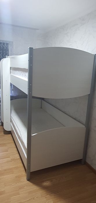 Кровать двухъярусная