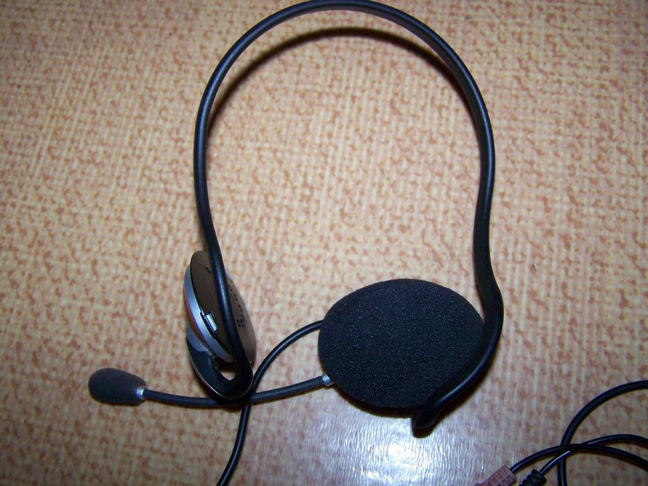 Слушалки с микрофон Logitech и 3 чифта панели за смяна