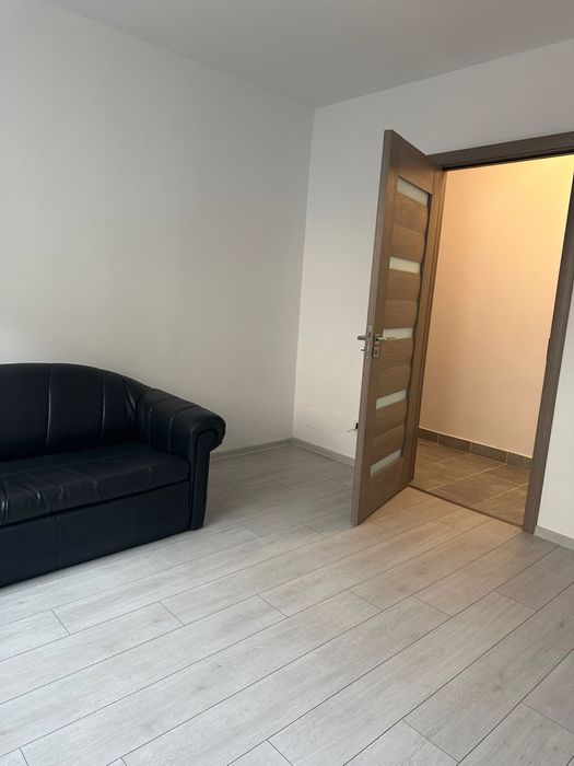 PROPRIETAR   vand apartament  in centru