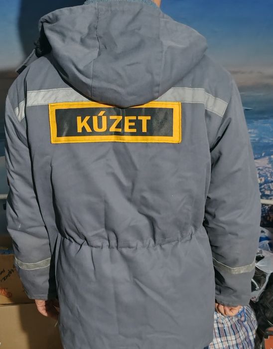 Продам бушлат зимний.