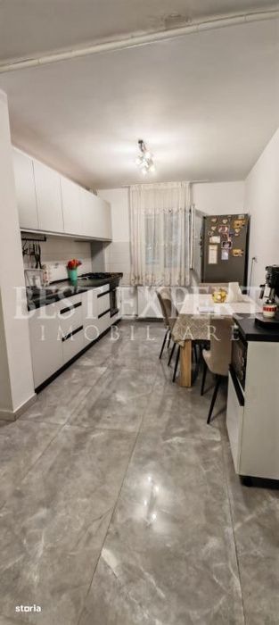 Apartament 4 camere  cu geam la baie, bloc reabilitat, 5 min metrou Ti