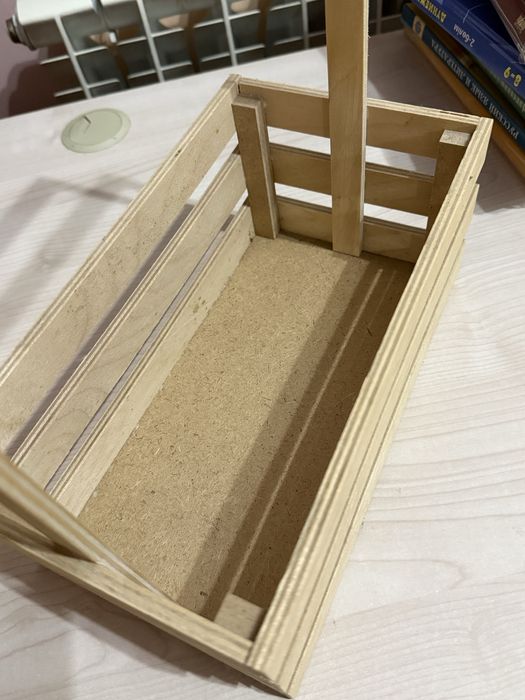 Продаю корзины в хорошем состоянии деревянная и плятенные