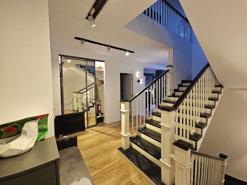 Продается собственный трехуровневый кирпичный дом