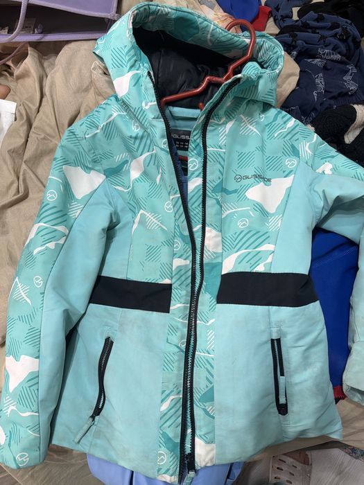 Продам куртку для девочки