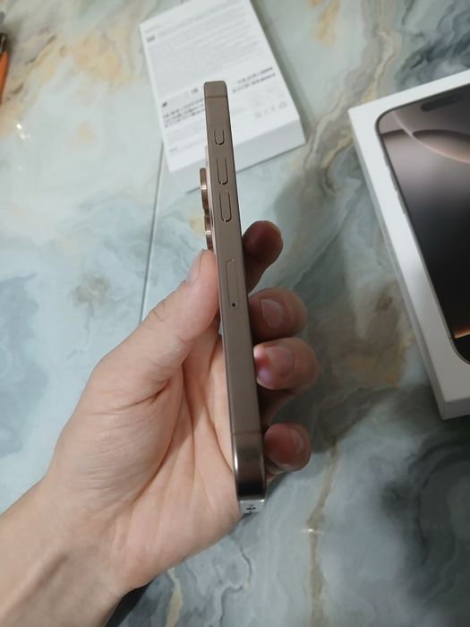Айфон 16про на 256гб золотой