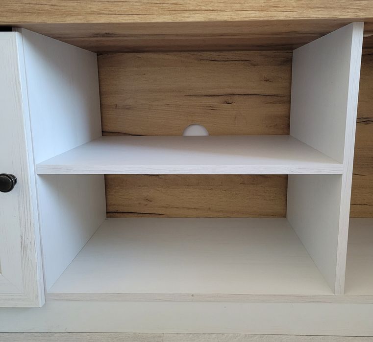 Comodă TV albă cu blat lemn – ca nouă