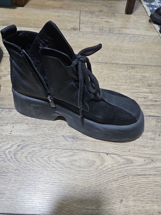Продам женские  ботинки