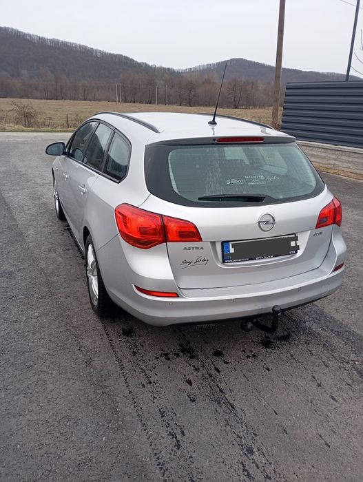 Vând Opel Astra j