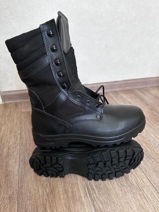 Ботинки кожанные 42 размер