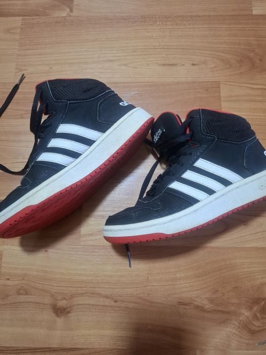Adidasi fata ,marimea 36