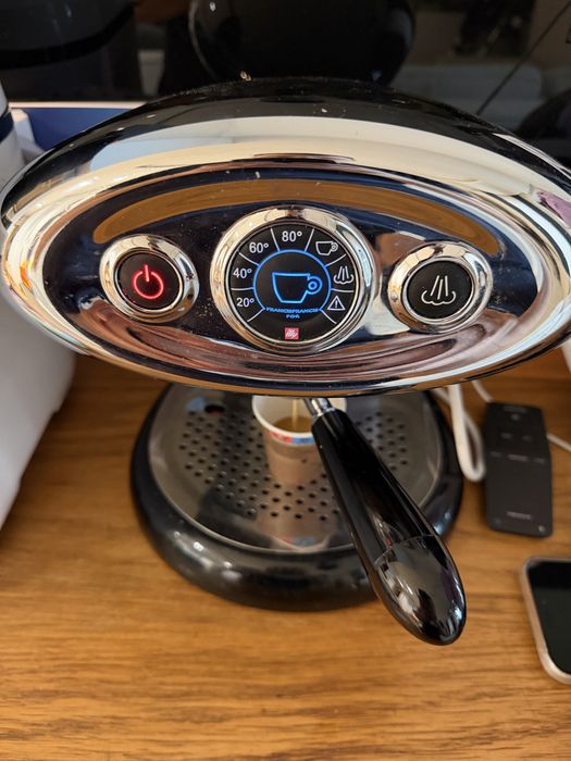 Кафемашина Illy чисто нова /разопакована/