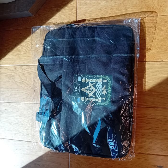 Geanta de Mason noua.